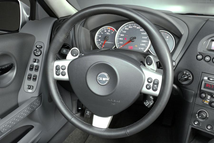  Pontiac Grand Prix 2005 года  (фото 24 из 44)